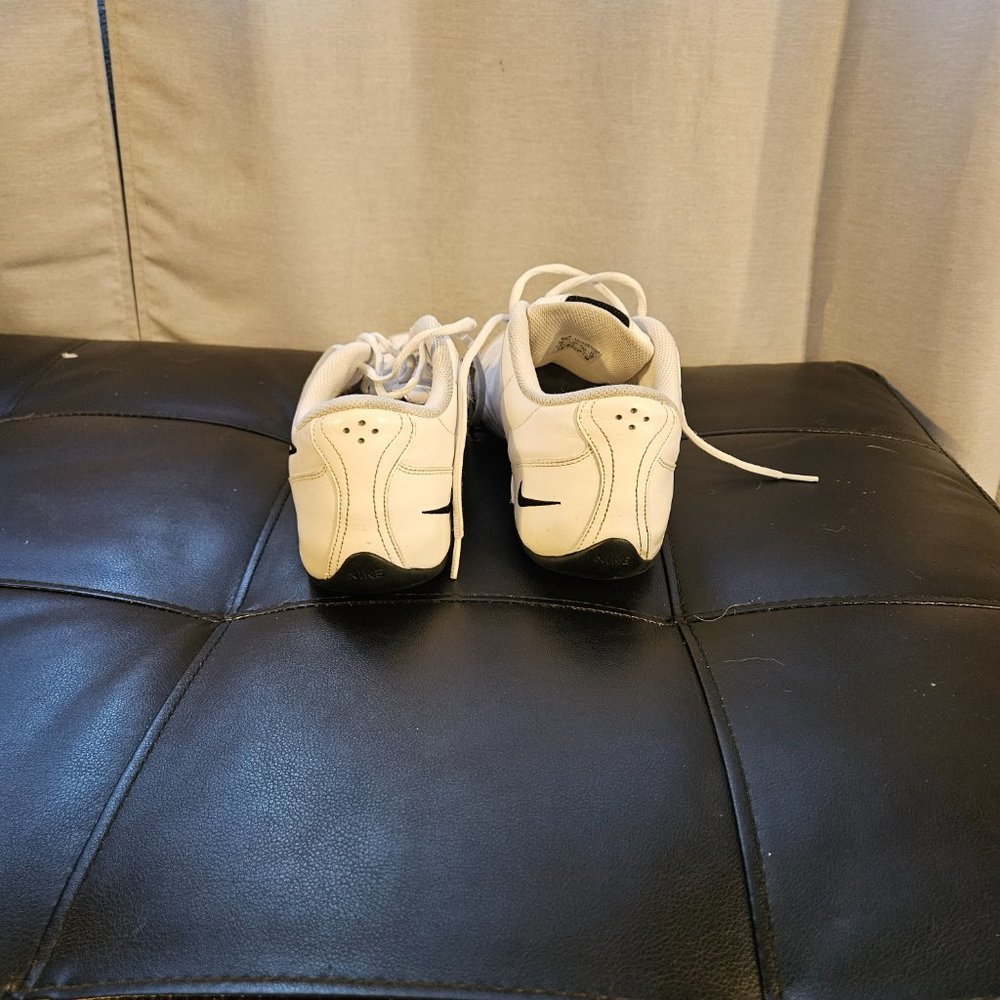 Shoes - Picture 3 of 7